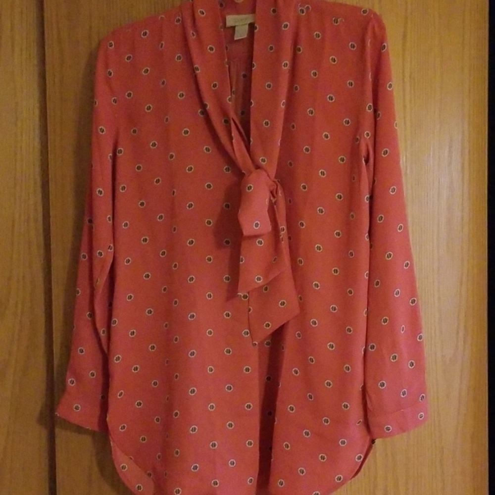 Pink blouse with tie